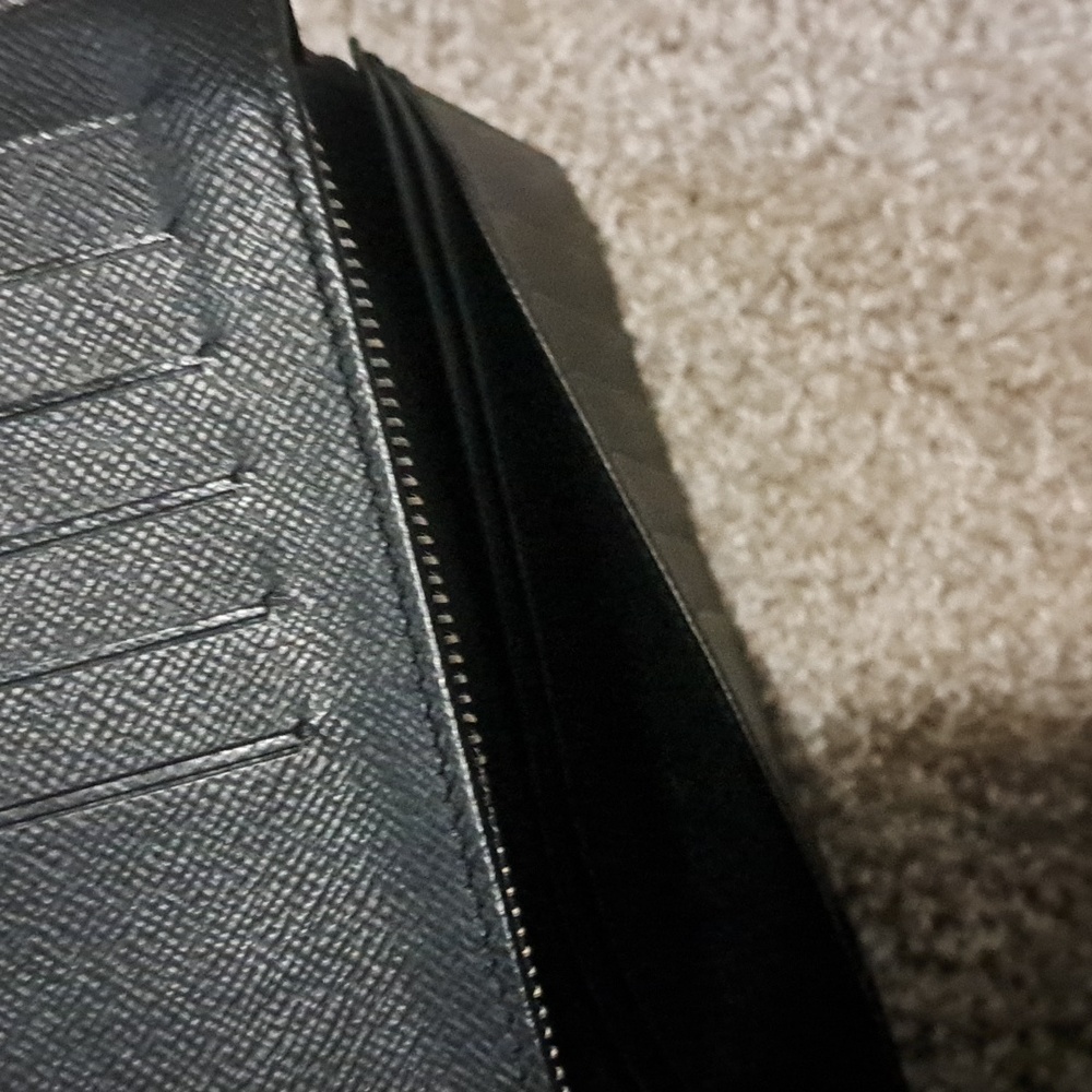 Men's  Louis Vuitton Damier Graphite Continental Wallet - Picture 7 of 14